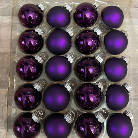 Martha Stewart Winter Jubilee Purple Mini Glass 20 Ornaments 2004 Halloween Xmas - Picture 1 of 5